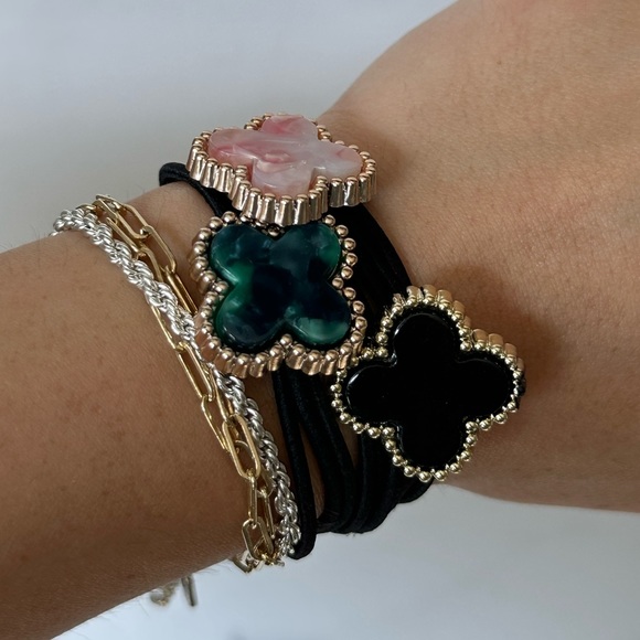 Cute luxury clover mother of Pearl gold hair tie / scrunchie - Picture 6 of 8